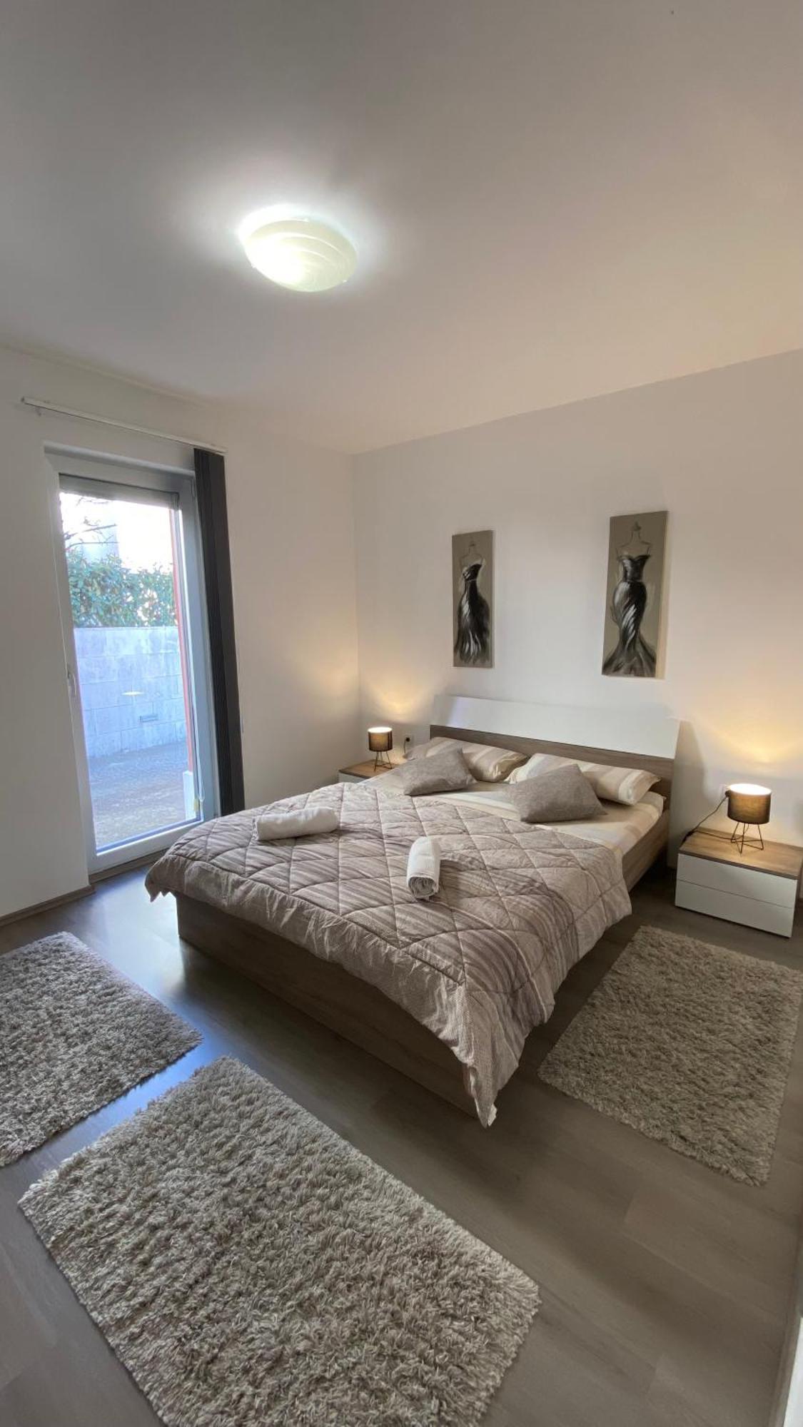 Ivni Apartmani Novigrad  Екстер'єр фото